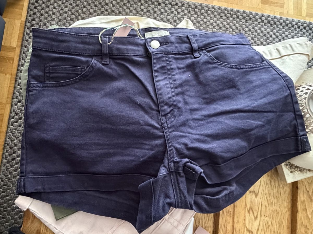 Kleiderpakete: Lot de 2 shorts taille 40 – Neu (gemäss Beschreibung) aus Dombresson von feline_ne 2