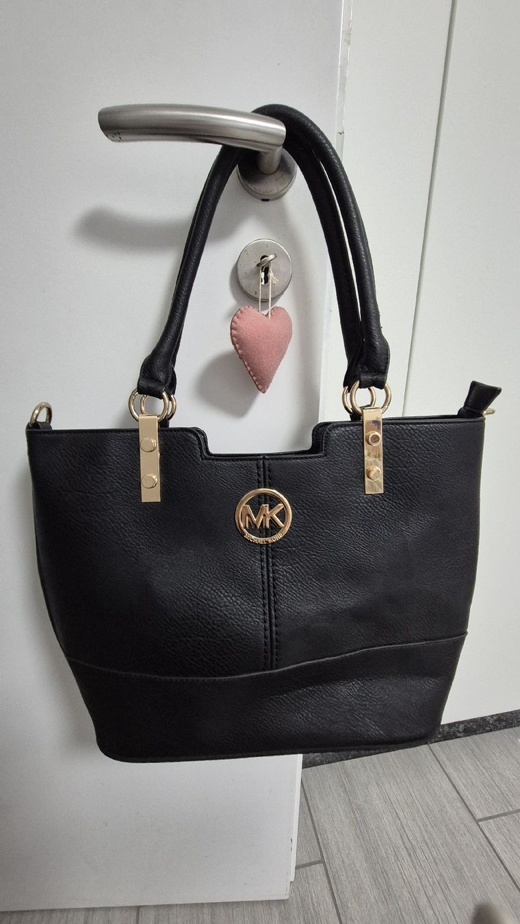 Michael Kors Altro in  Abbigliamento & Accessori: Borsa nera Michael Kors usata, come nuova – Nuovo (secondo la descrizione) da Riazzino venduto da RagusaM