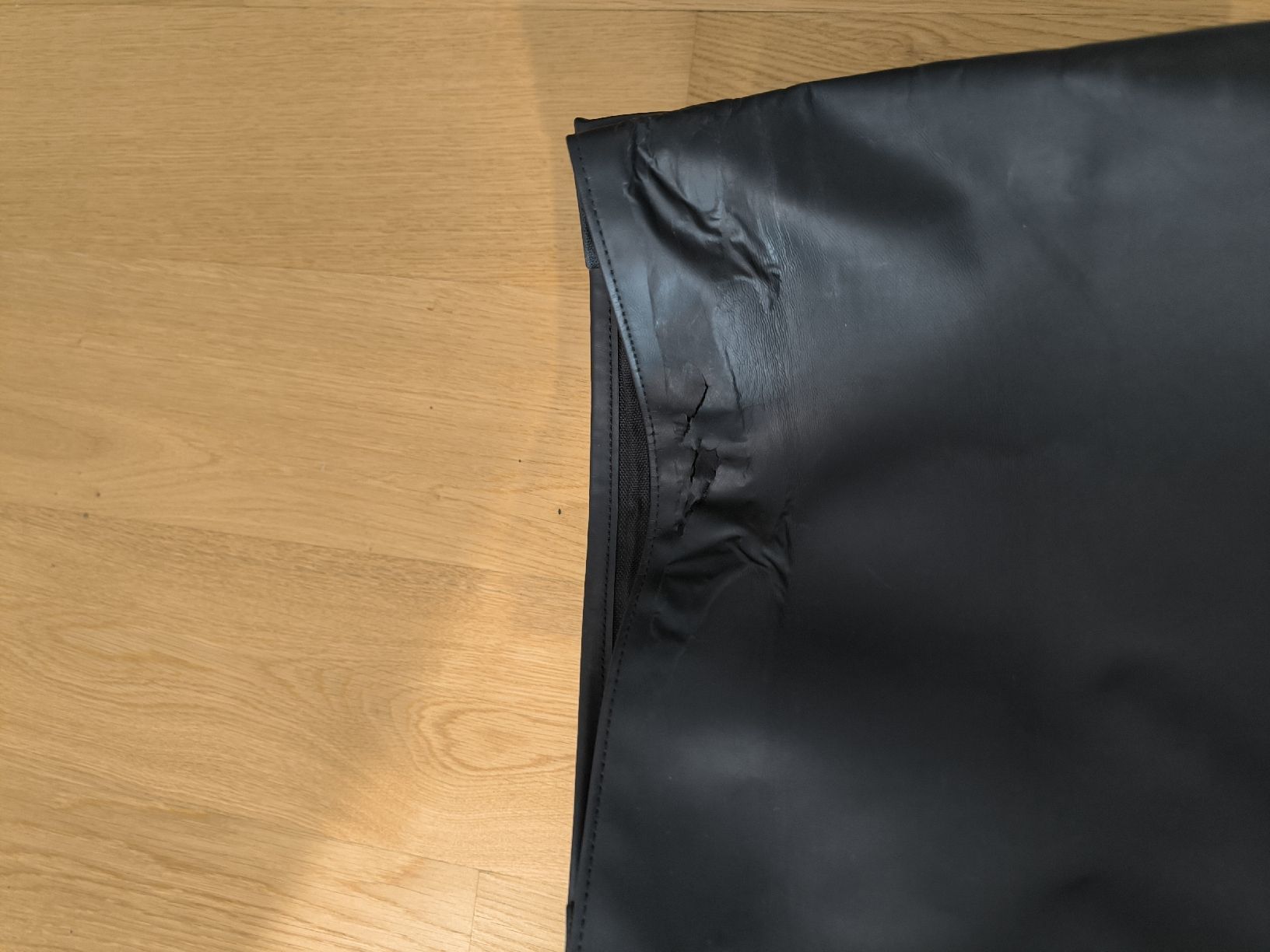 Rains Zaini: Rains Roll Top Rucksack schwarz – Usato da Winterthur venduto da basrup 3