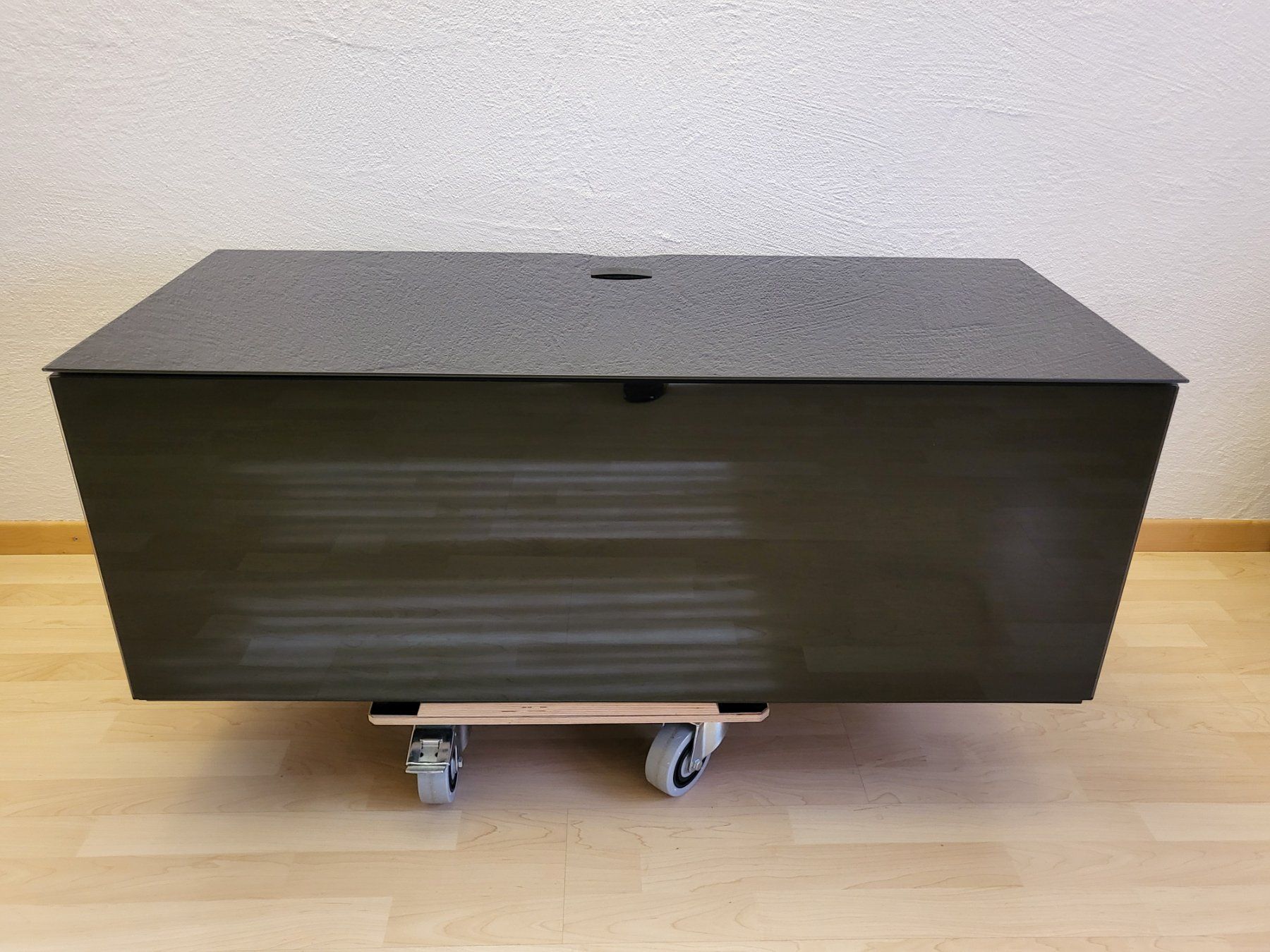 Mobili TV: Sonorous TV Bank mit Rollen – Usato da Pfäffikon ZH venduto da telve 1