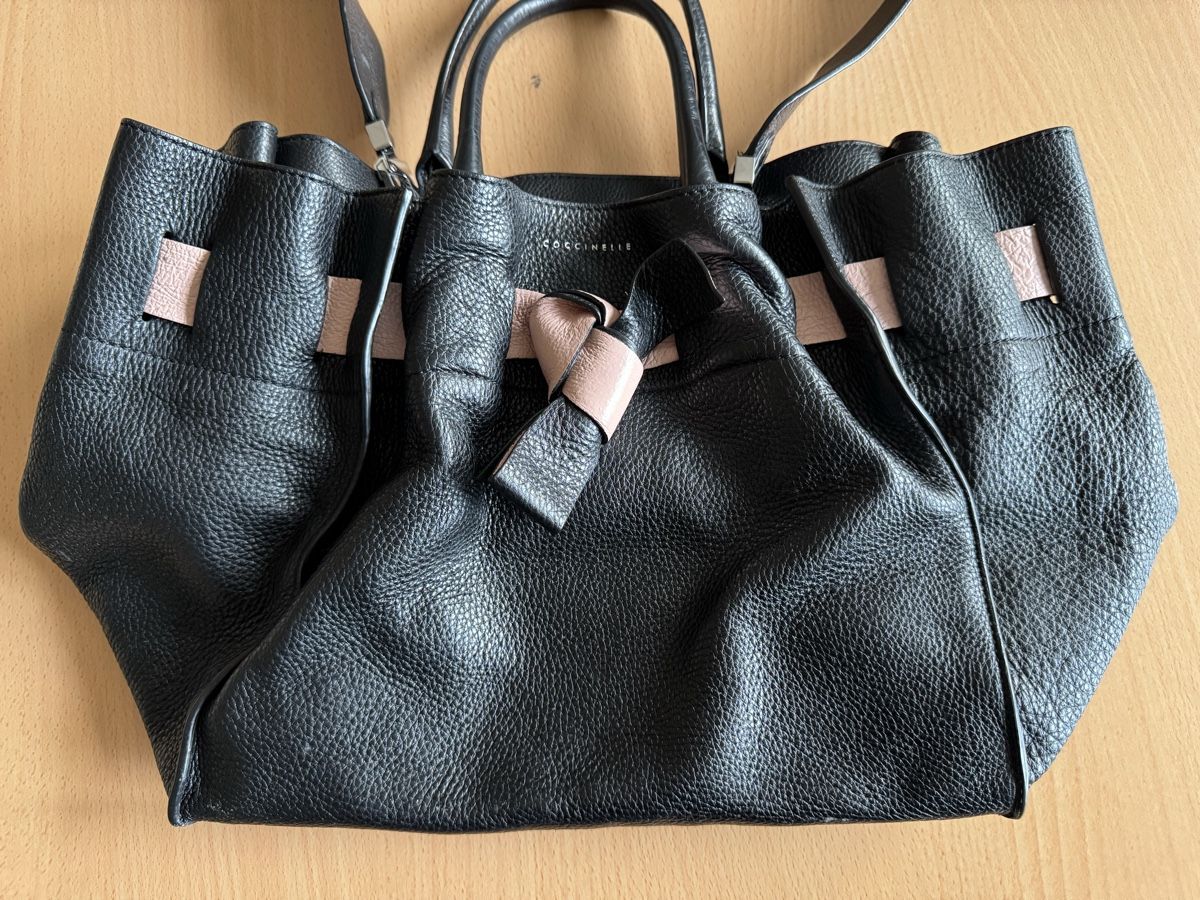 Coccinelle Taschen für Damen: Coccinelle Sac à main noir, cuir véritable – Gebraucht aus Morges von sandy069 2