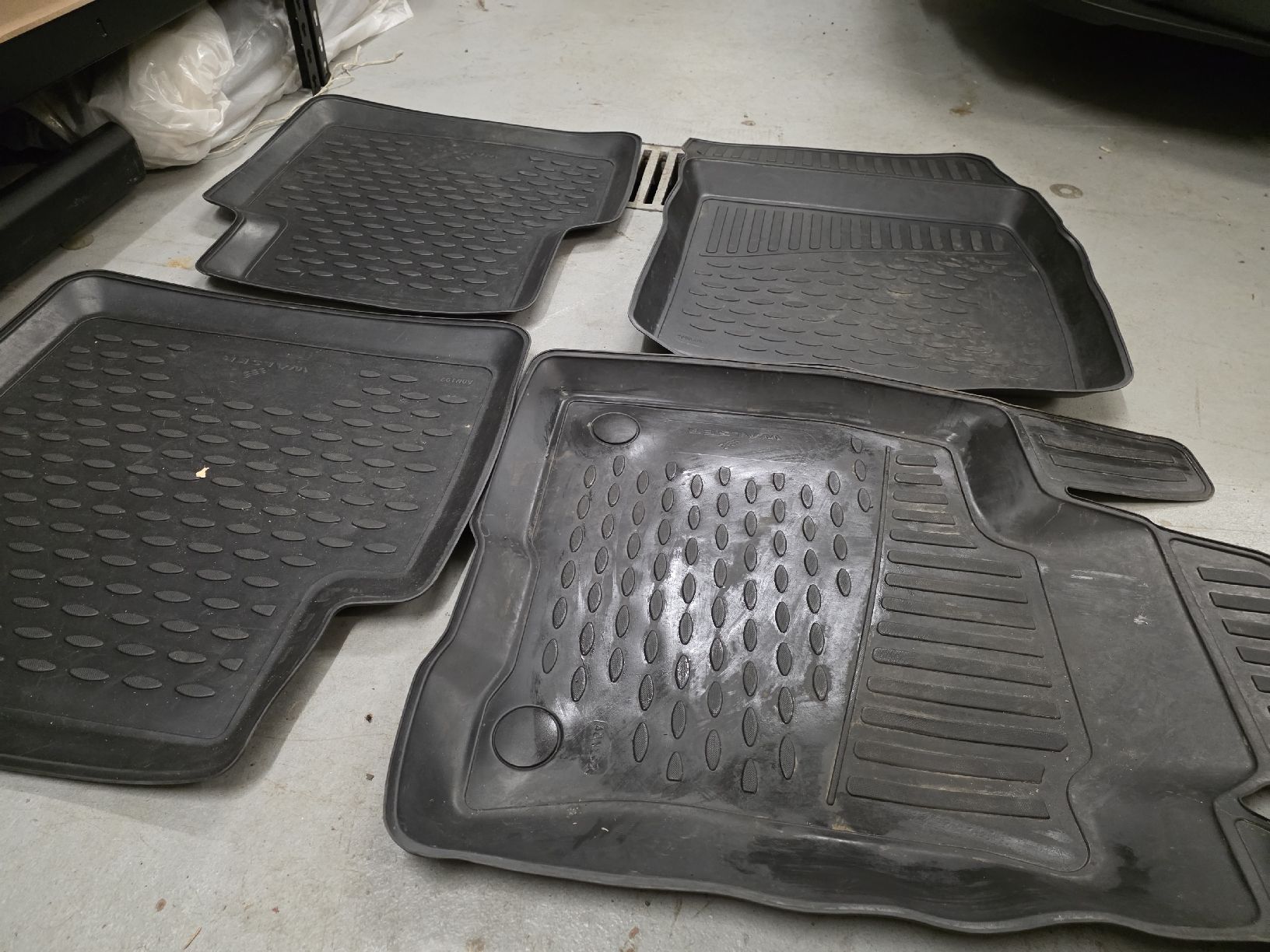 Ford Tappeti & Tappetini: Tapis de sol auto en caoutchouc Ford Kuga – Usato da LE SENTIER venduto da mini-moi 1