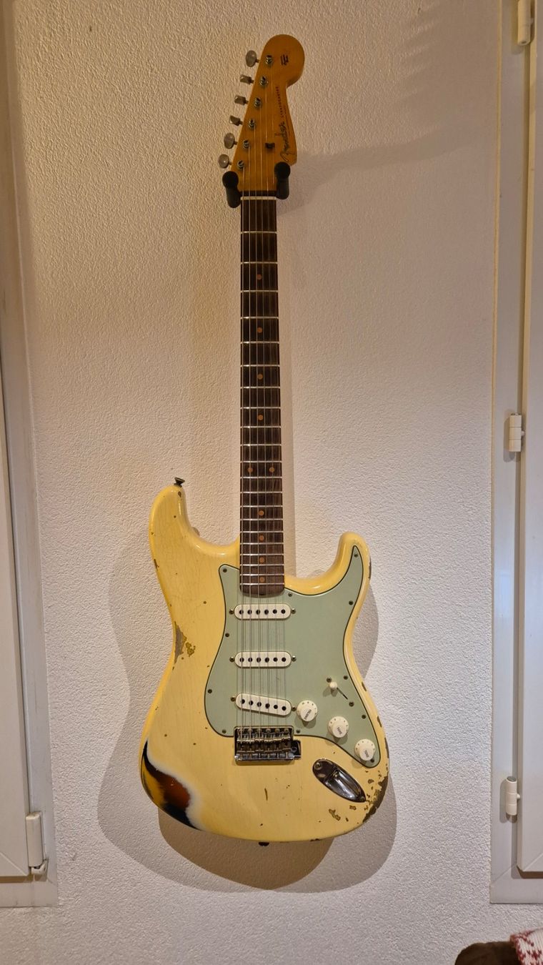 Fender Strumenti musicali: Fender Custom shop Stratocaster 61' Heavy Relic – Usato da Vuisternens-Ogoz venduto da Lucas1985