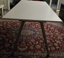 Tisch Weißer Ikea mit verstellbaren Beinen Guter Zustand