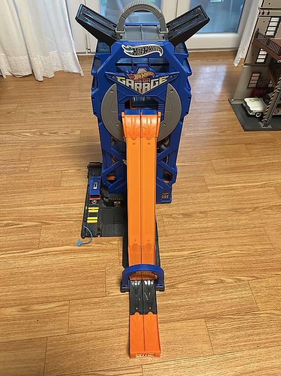 Hot Wheels Giocattoli: Garage Hotwheels – Usato da Pregassona venduto da eli_2kxr