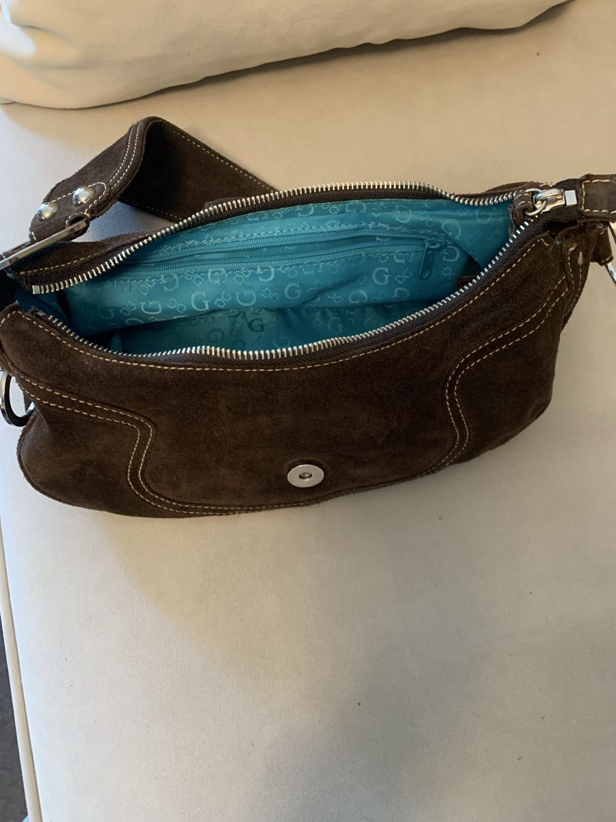 Guess Taschen für Damen: Guess Wildleder Tasche  – Gebraucht aus Bergdietikon von zor_856j 9