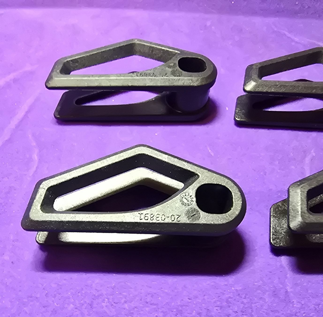Ersatzteile: 4x Kettenführung – Neu (gemäss Beschreibung) aus Wangs von Restposten.Garage 2