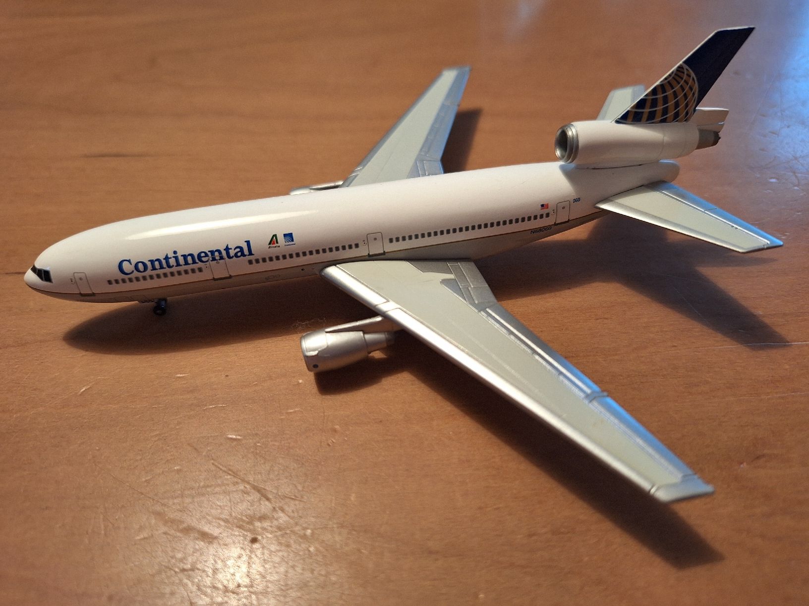 Kit di modellismo & Modellini statici: DC-10-30 Alitalia / Continental 1:400 Special Version – Usato da Sargans venduto da nicsam1815 1