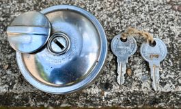 alter Tankdeckel PJ „Non Ventilé“ DM ca. 70mm Peugeot etc.