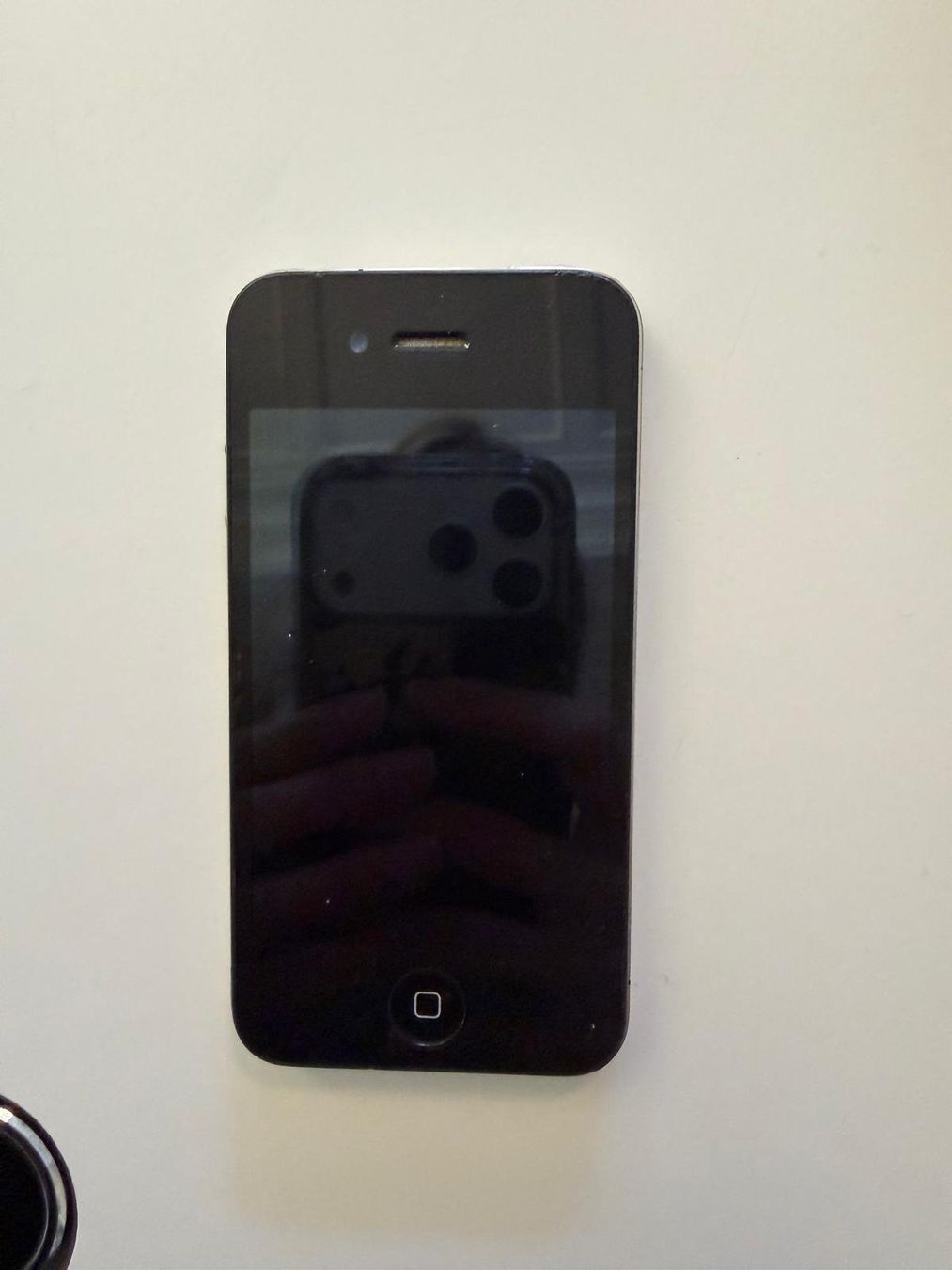 Apple Handys / Smartphones: Apple iPhone 4, gebraucht, Rückseite beschädigt – Gebraucht aus Bern von adv_d7hj
