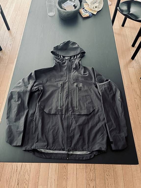 Giacche: On Running Storm Jacket (L) – Usato da Küsnacht ZH venduto da kre.mart 3