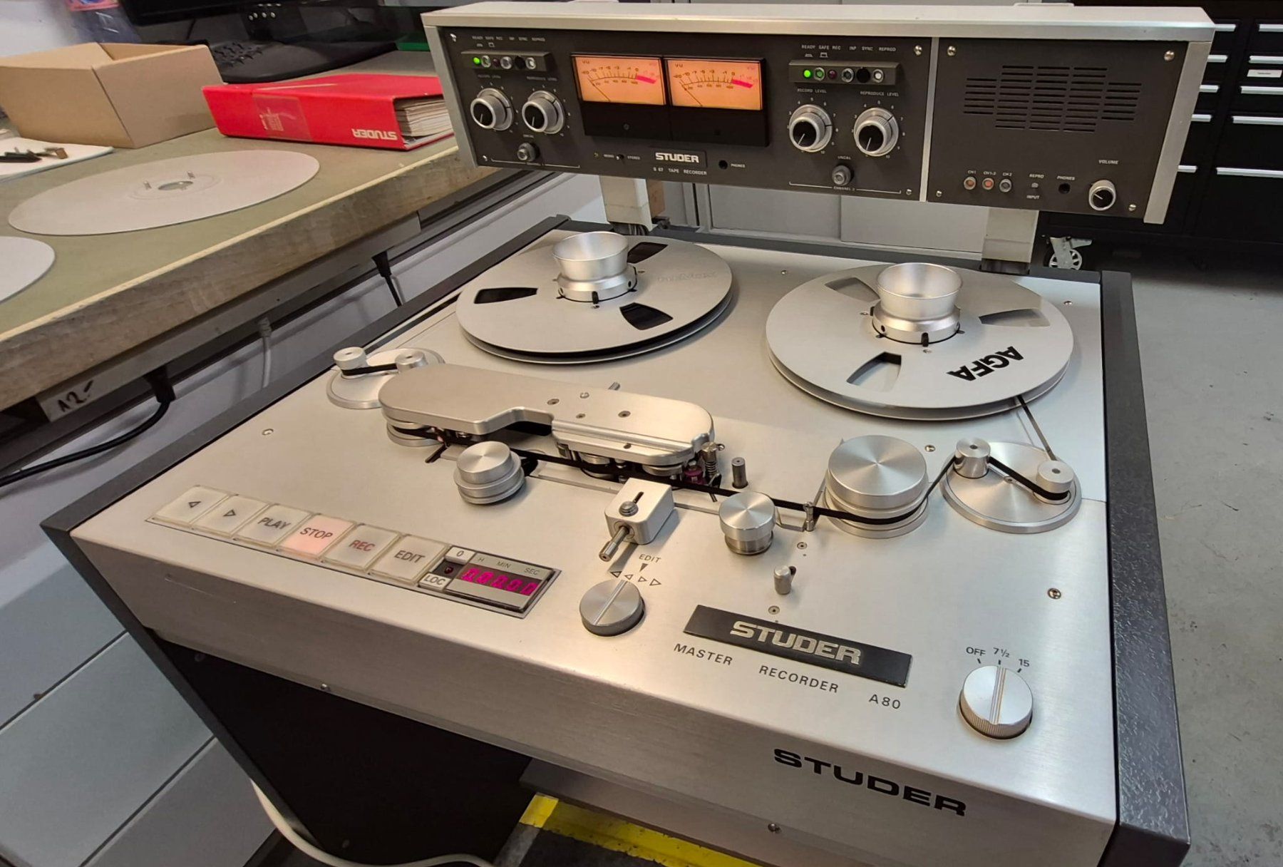 Studer Apparecchi a nastro: STUDER A80R Mastermaschine mit VU Meter Bridge... – Usato da Lohn-Ammannsegg venduto da Techtrading-GmbH 2