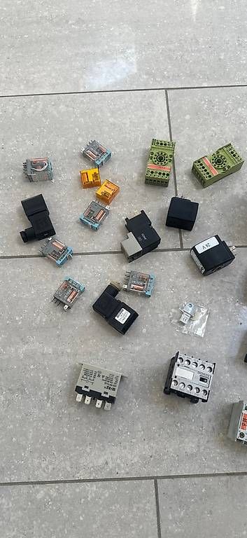 Autres pour métaux et serrurerie: grosser posten elektrokomponenten schaltschrankkomponenten – D'occasion à Hausen AG par mb2023 3
