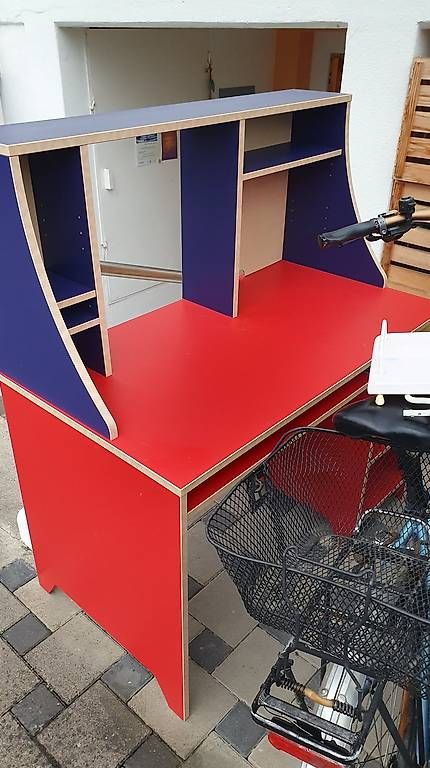 Scrivanie: Pult für Kind  – Usato da pratteln venduto da cludel
