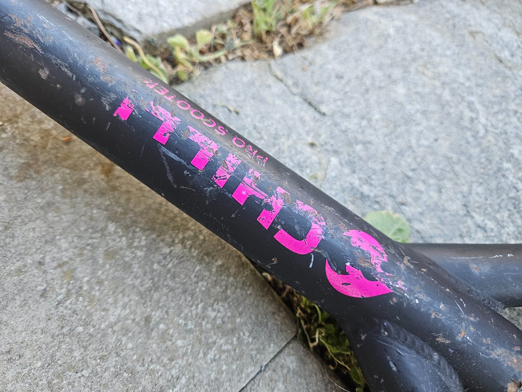 Chilli Kickboard: Chilli Trotti klein, pink-schwarz – D'occasion à Rifferswil par fle_5nqr 1
