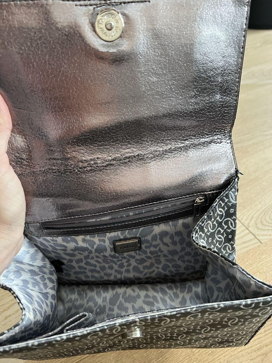 Guess Borse da donna: Handtasche Guess Logo Muster neuwertig – Usato da Herbligen venduto da nic_q8yn 3