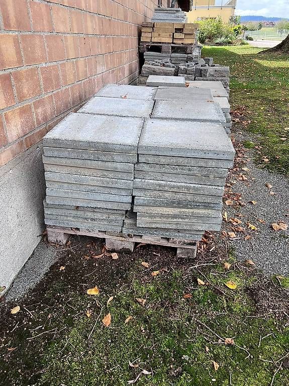 Rivestimenti per pavimenti: Terassenplatten | Gehwegplatten | Gartenplatten – Usato da Hellbühl venduto da Saluna01