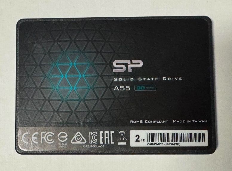 Collier et laisse: Silicon Power SSD SATA 2TB – D'occasion à Dagmersellen par Purppetz