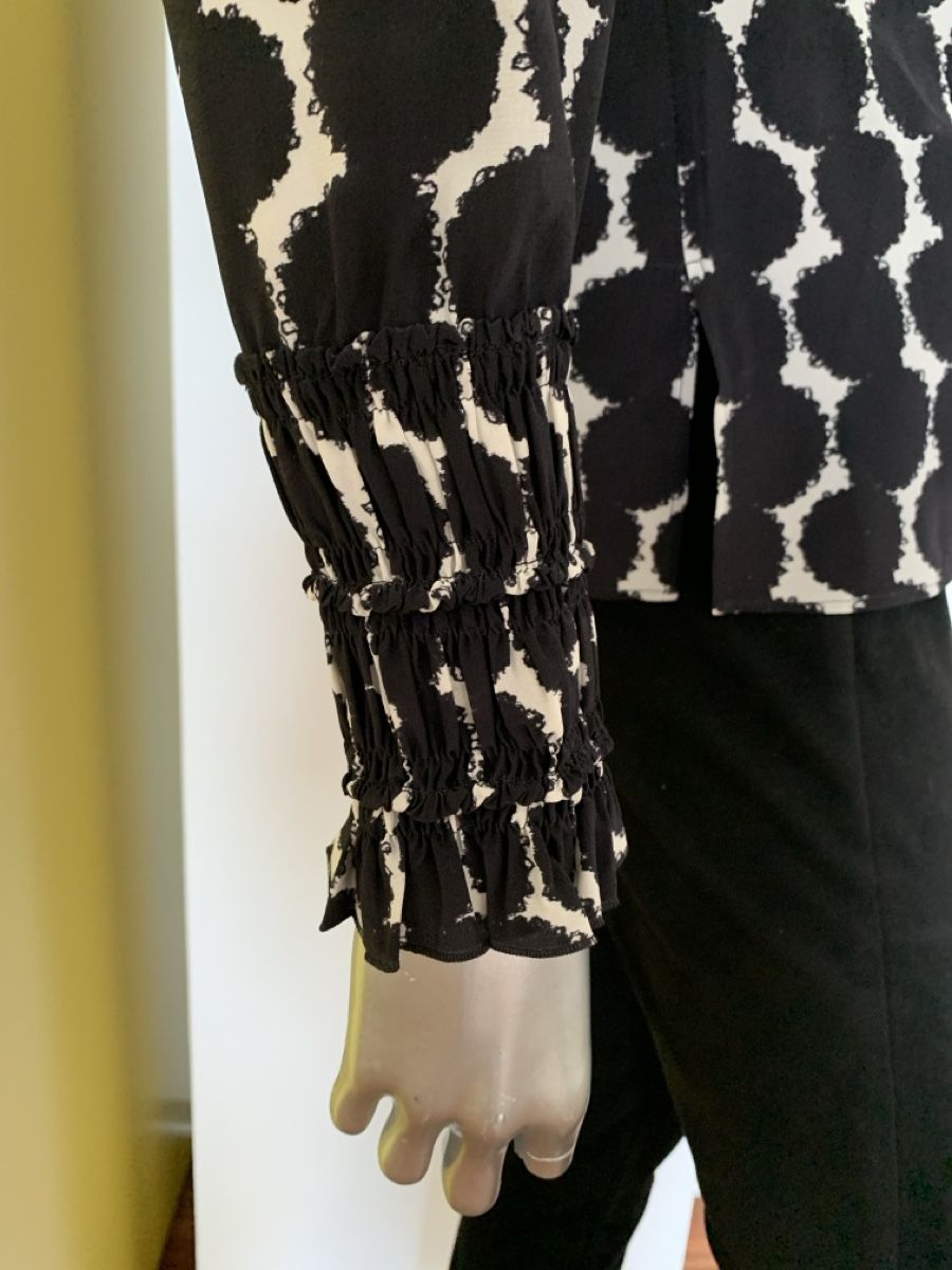 Akris Camicette: AKRIS: Exklusive Seiden-Bluse mit Punktmuster, 36 – Nuovo (secondo la descrizione) da Luzern venduto da paulablue 2
