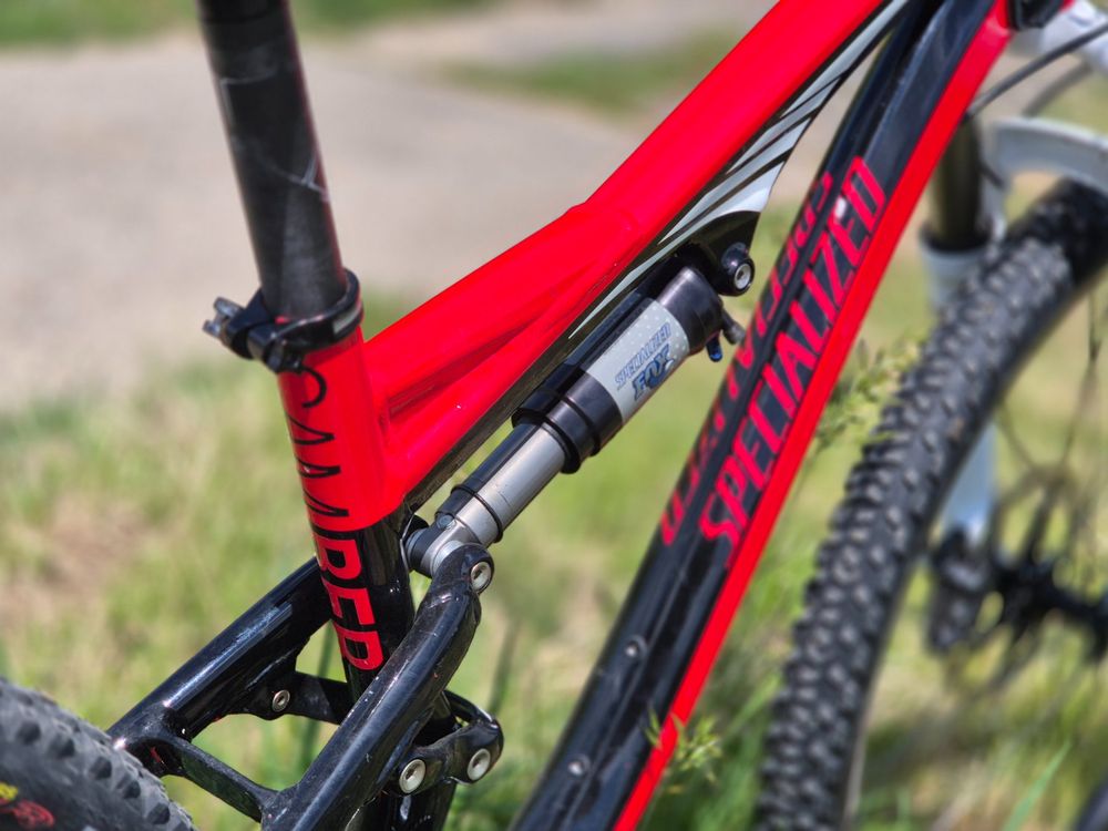 Specialized Camber Velo Specialized Rouge Casque Specialized