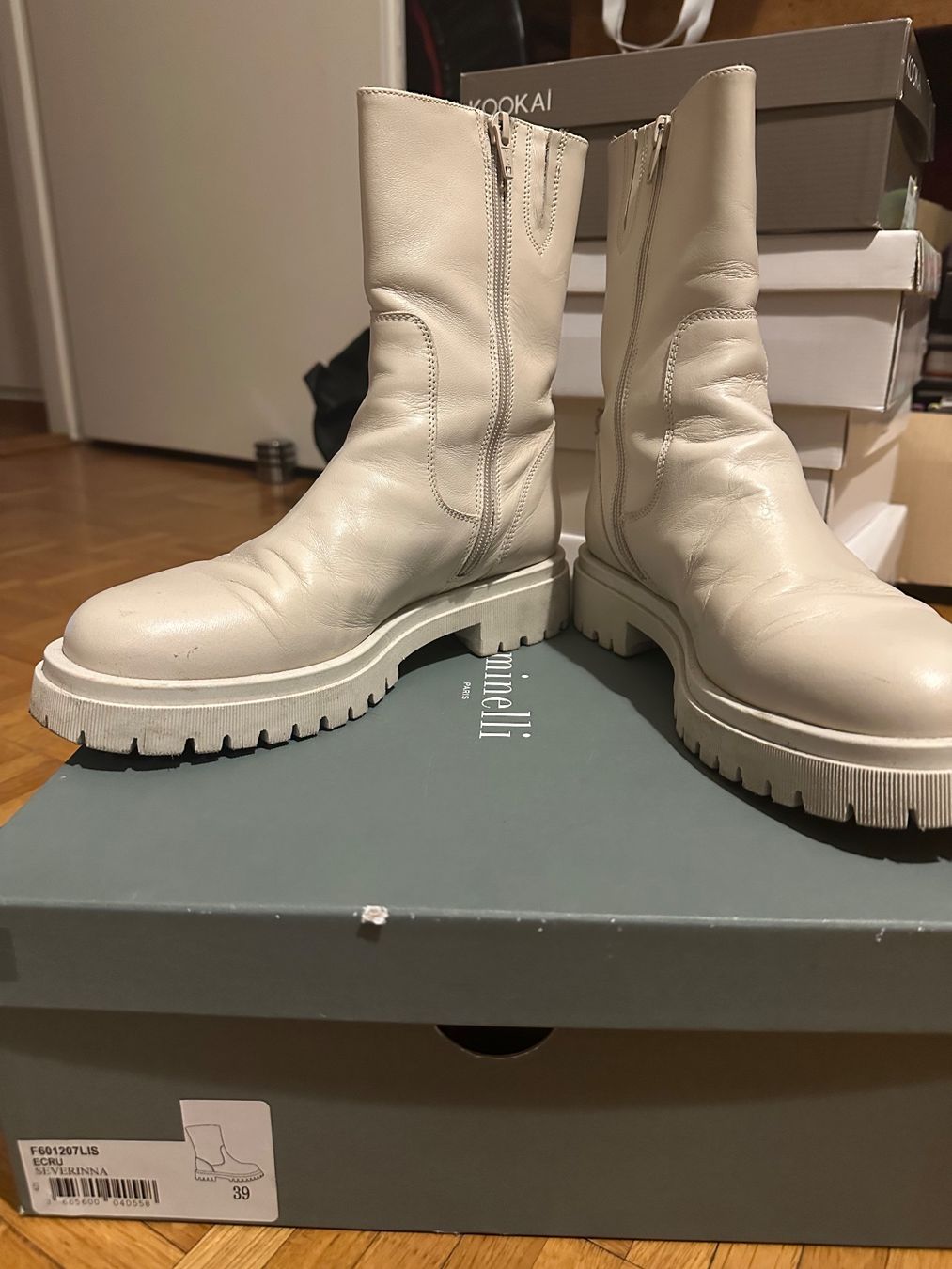 Chaussures femmes: Bottines Minelli beige en cuir – D'occasion à lausanne par Bigmama777 1