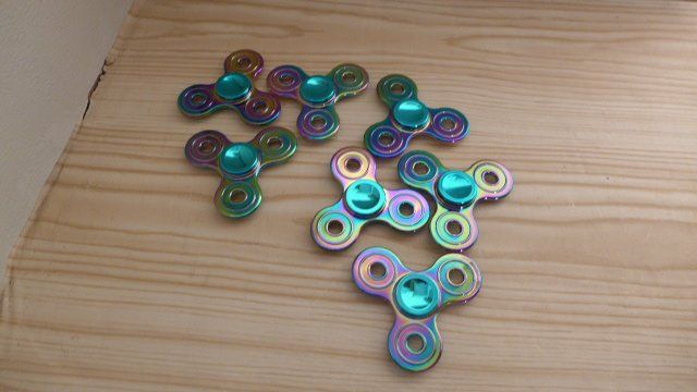 Giochi: 1 Regenbogen Fidget Spinner, Antistress, Metall – Nuovo (secondo la descrizione) da Zürich venduto da inf_gt6t 3