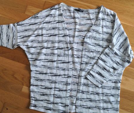 Modische Strickjacke Weiss Schwarz, Gr M