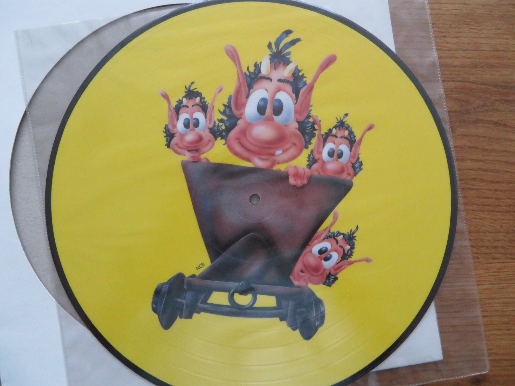 Dischi in vinile: Hugo - Maxi Single Picture Disc – Nuovo (secondo la descrizione) da Zürich venduto da max_cp5f 1