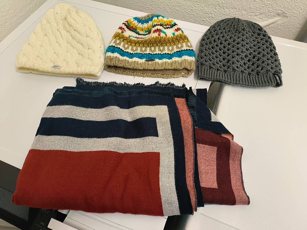 Burton Copricapi, berretti & cappellini: 3 Damen Kappen und Schal Burton... – Usato da Steinhausen venduto da surfero 4