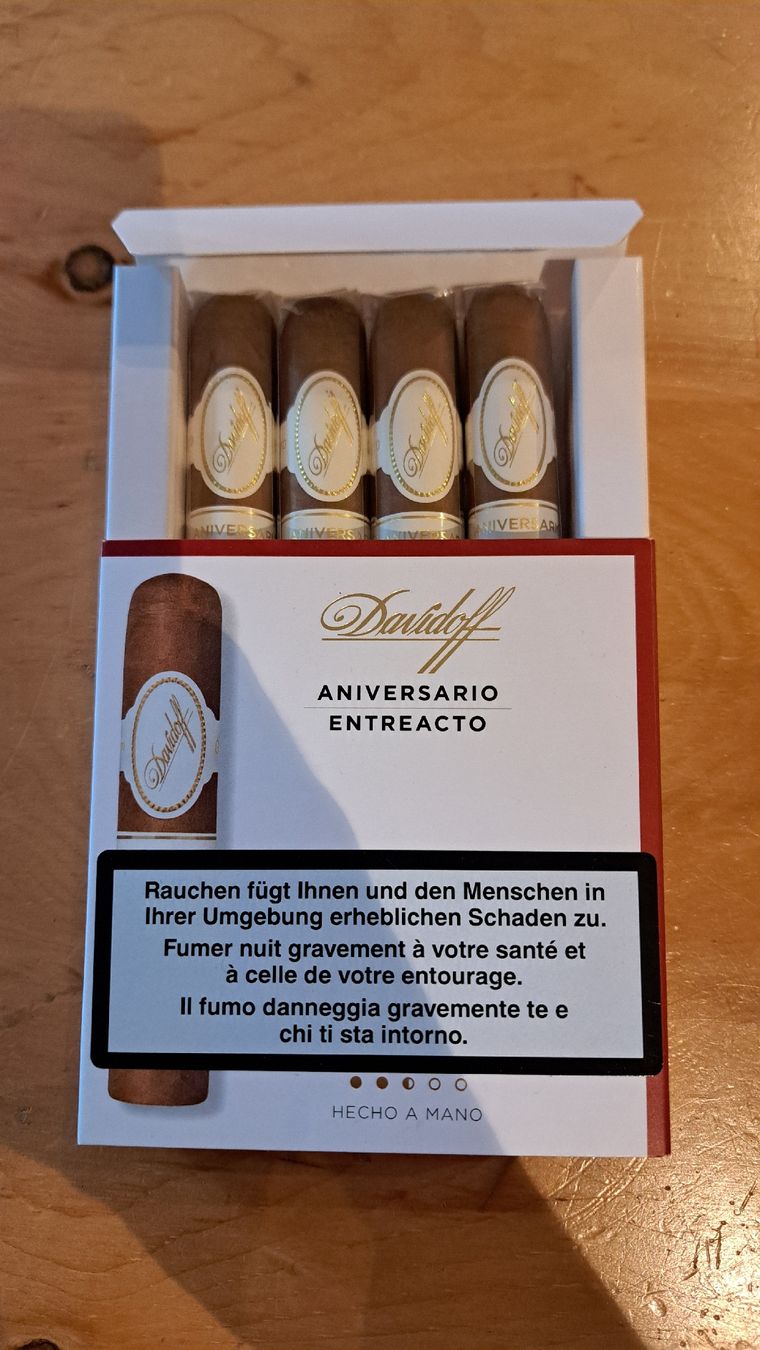 Davidoff Sigari: Davidoff Zigarren/ Zigaretten  – Nuovo e nell'imballaggio originale da Saanen venduto da and_2k5y 1
