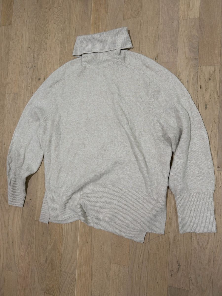 Oysho Pulls & Sweat-shirts: Beiger Rollkragenpullover, Grösse M – D'occasion à Effretikon par MaisonNade 1