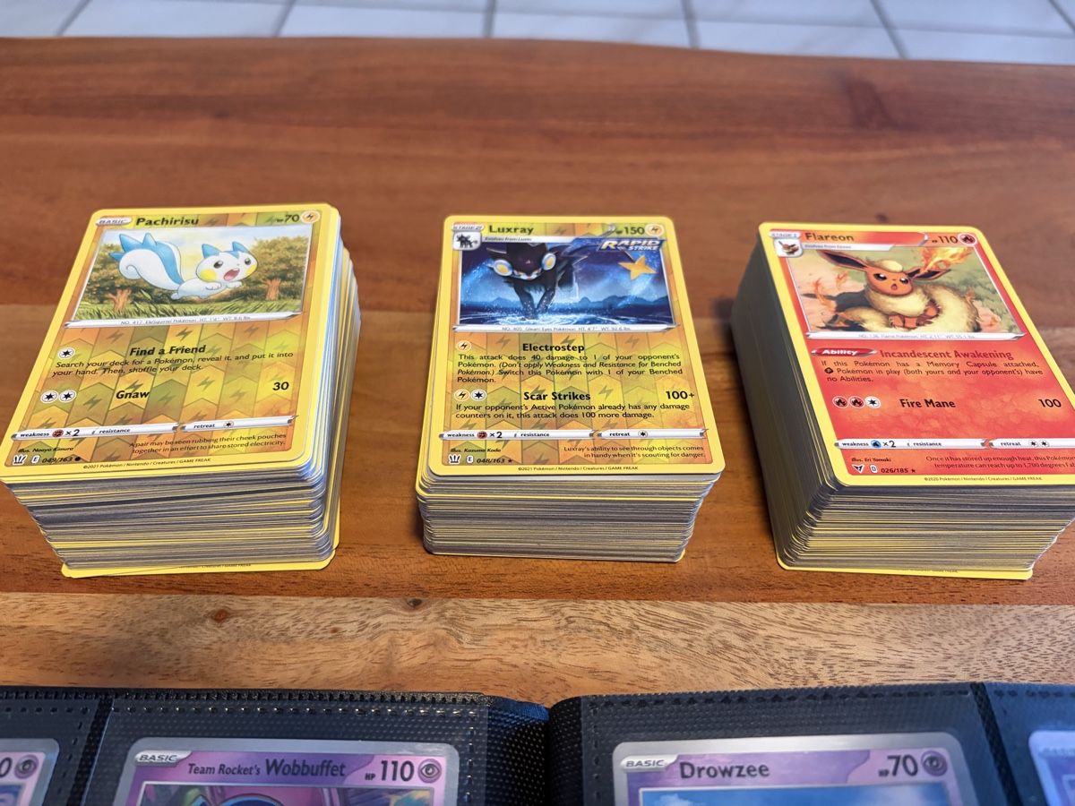 Pokémon Carte collezionabili: 550+ Pokémon Karten & Binder (diverse Sets) – Usato da Frauenfeld venduto da LTK_07 1