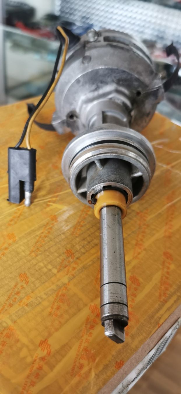 Chrysler Tutti pezzi di ricambio auto: Mopar Zündverteiler RB Block – Usato da huenenberg venduto da Suizofelize 4