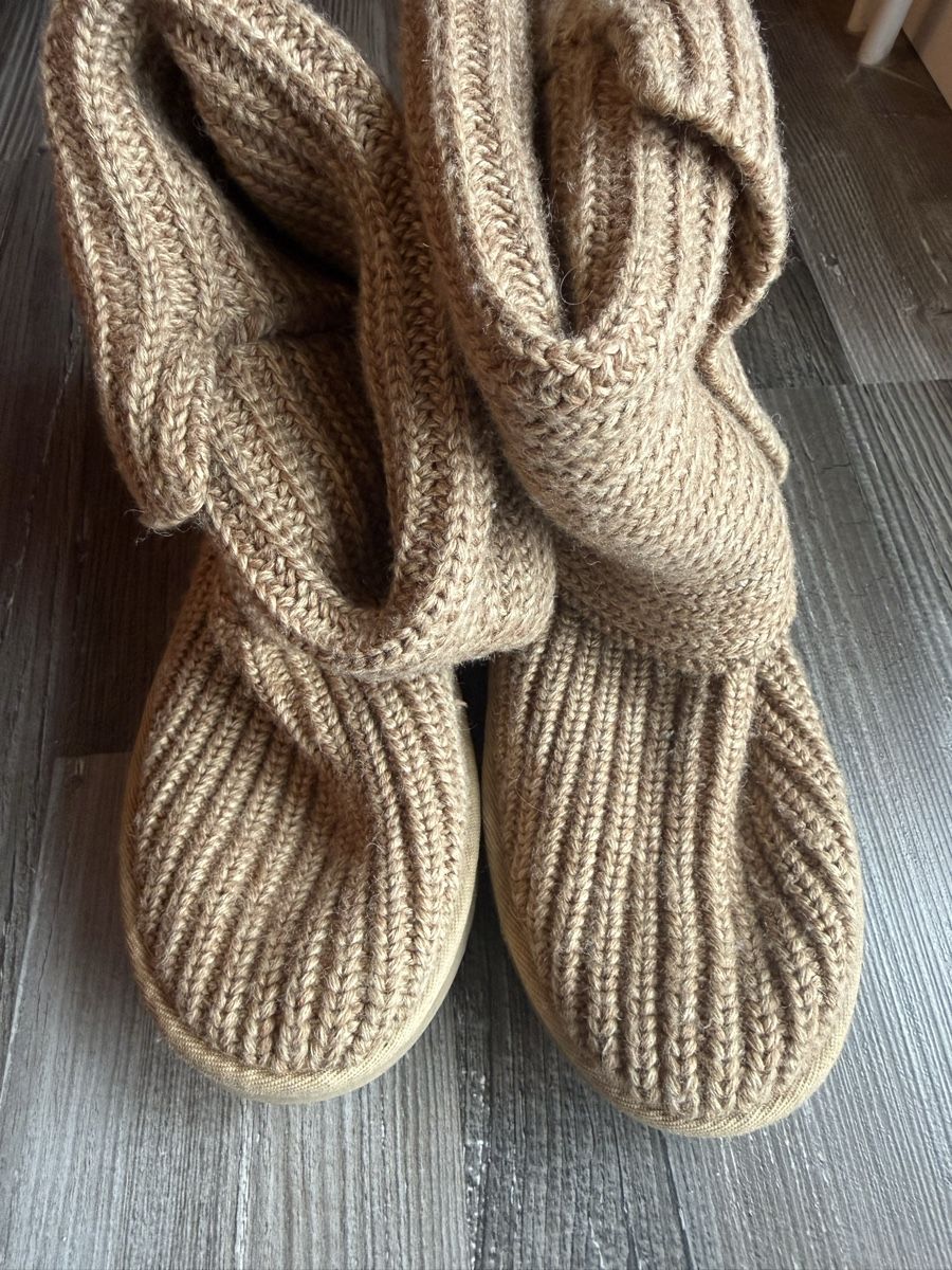 Ugg Scarpe da donna: Bottes UGG en tricot beige, taille 40 – Usato da Monthey venduto da Joseph-29 1