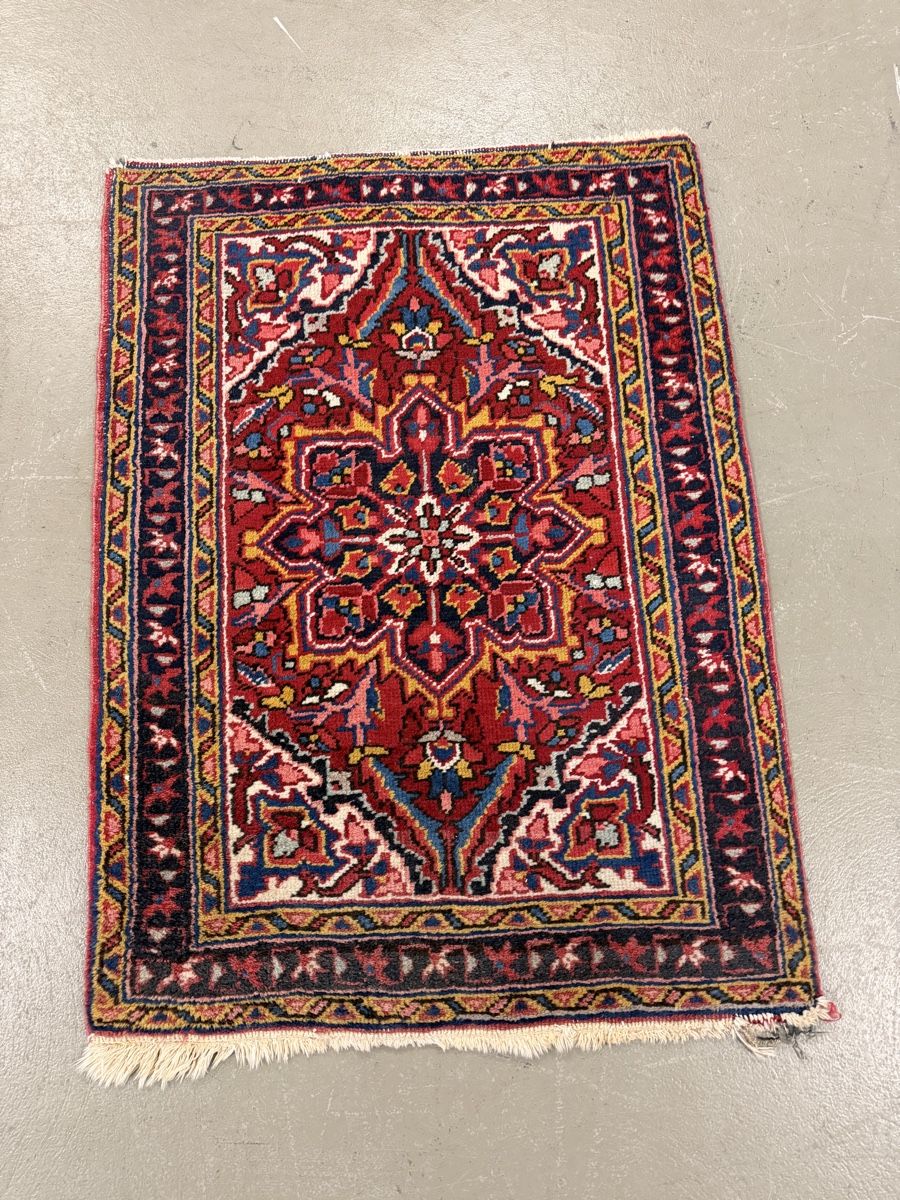 Tapis: Orientteppich klein rot gemustert mit Fransen gebraucht – D'occasion à Strengelbach par RaenAntikDesign