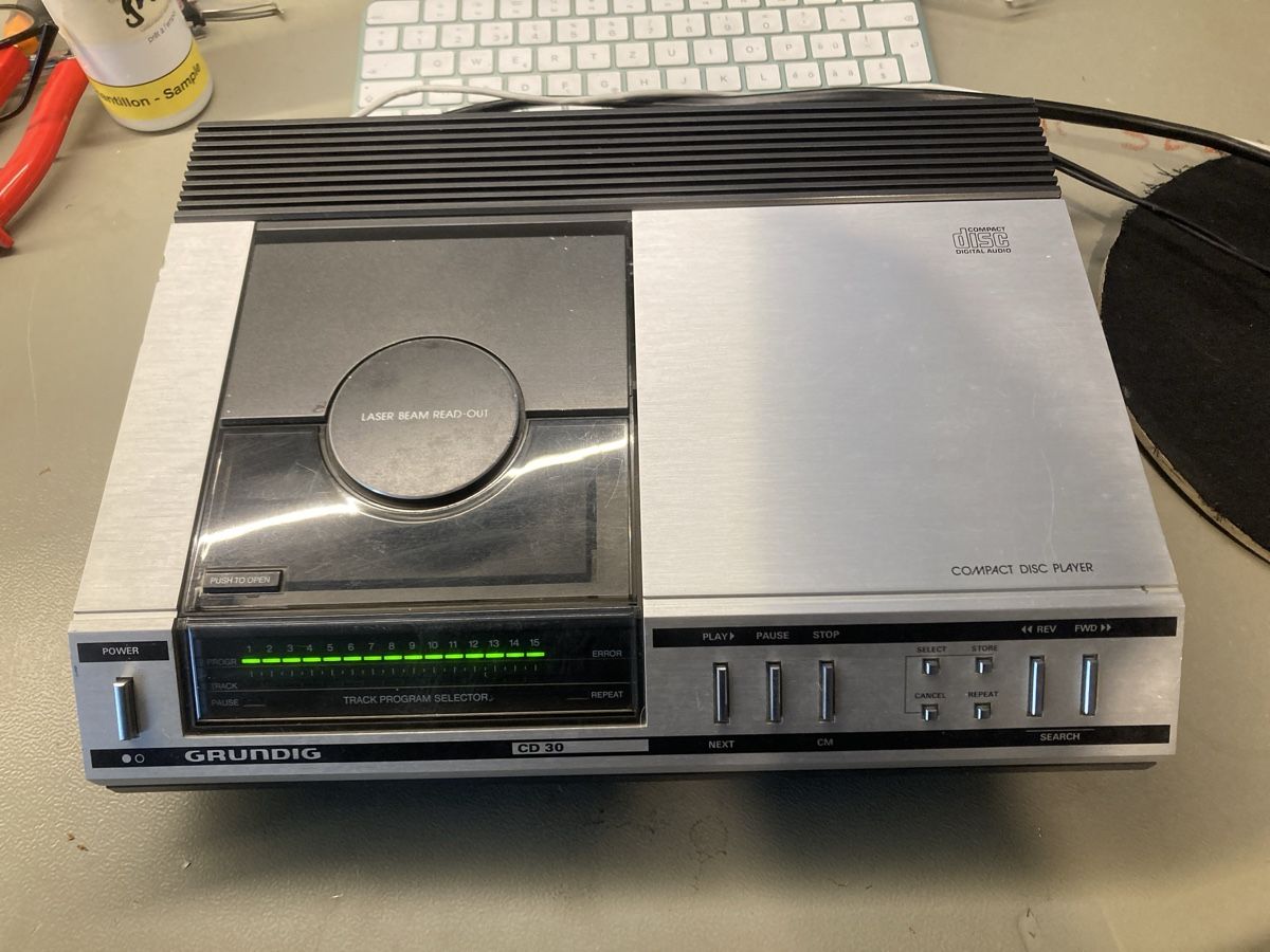 Grundig Multimediaplayer & Streamer: Grundig CD 30 cd player , first generation  – Gebraucht aus Zürich von