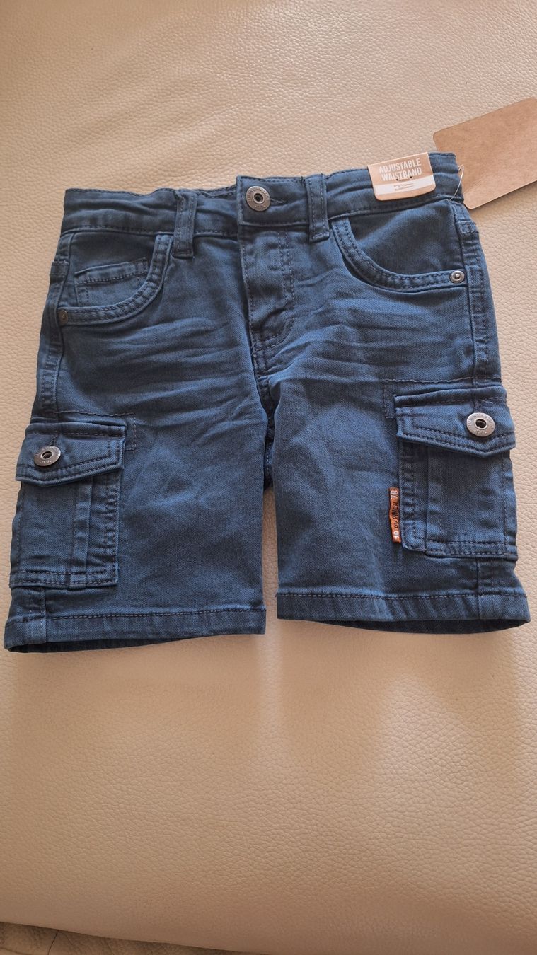 Pantaloni: Short cargo garçon neuf avec étiquette talille 110 – Nuovo e nell'imballaggio originale da Neuchâtel venduto da Kebah