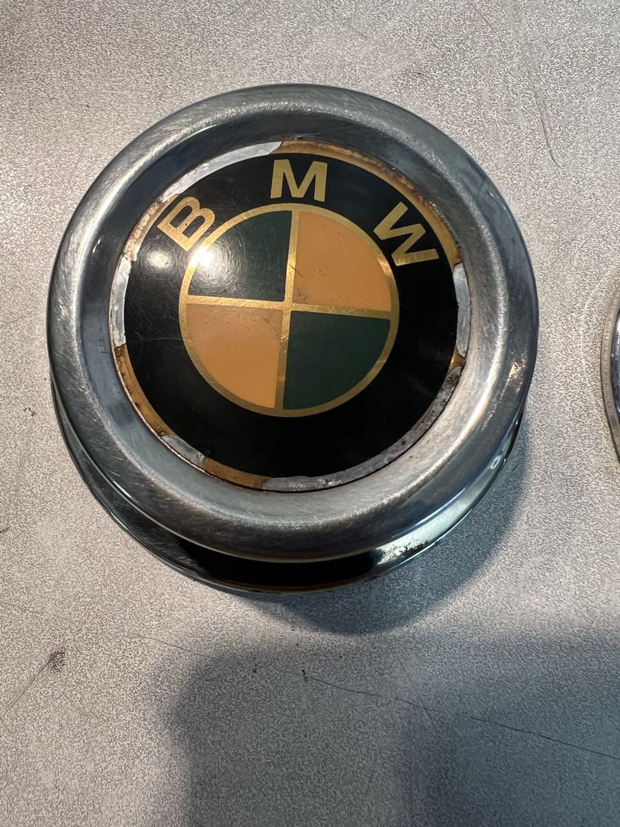 BMW Tutti pezzi di ricambio auto: BMW Nabendeckel (Satz, 4 Stück) – Usato da Glattfelden venduto da henson 1