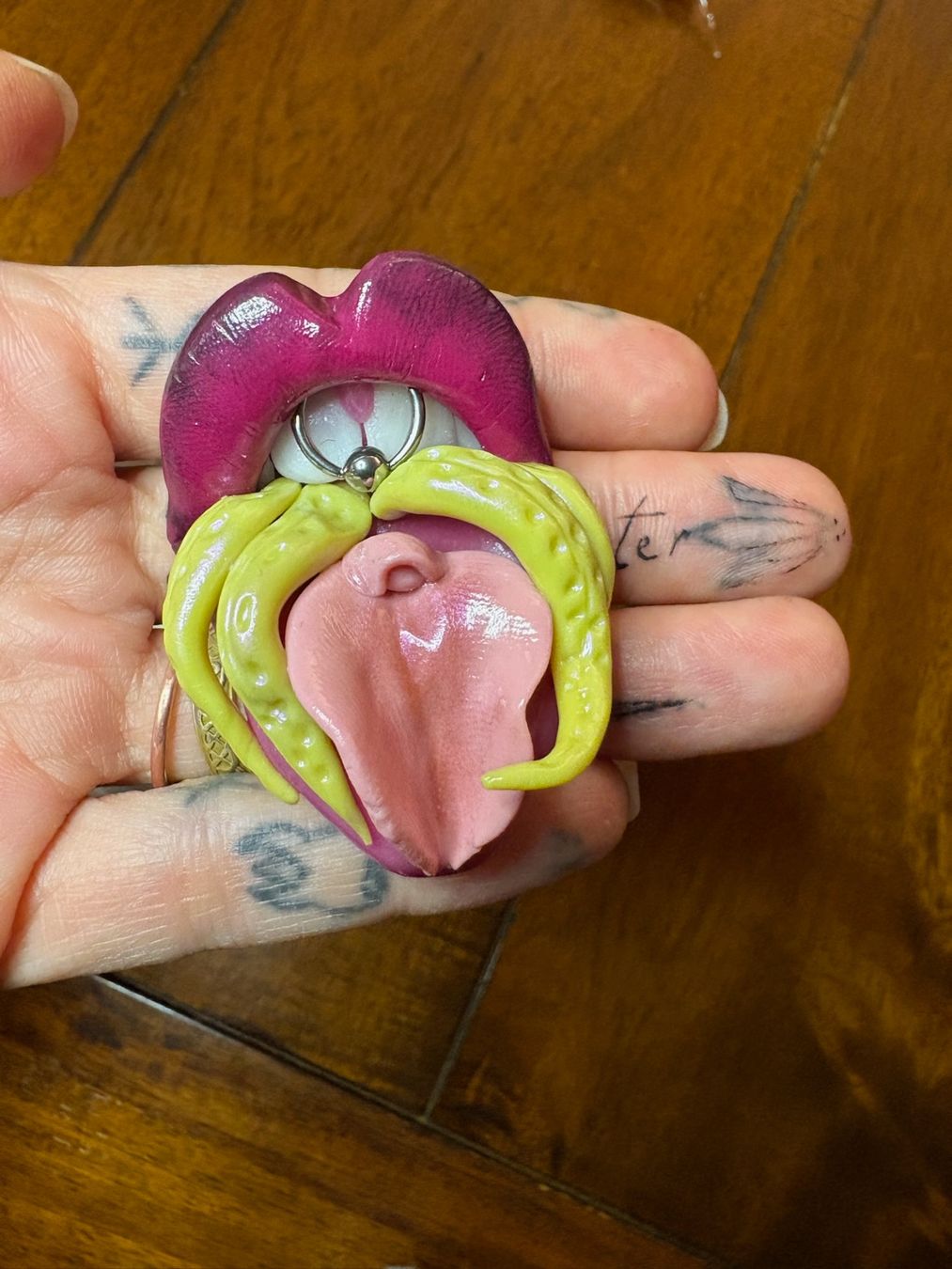 Statuette: Sofie’s World Pussy Eater Magnet – Nuovo (secondo la descrizione) da Erlinsbach SO venduto da sofieee