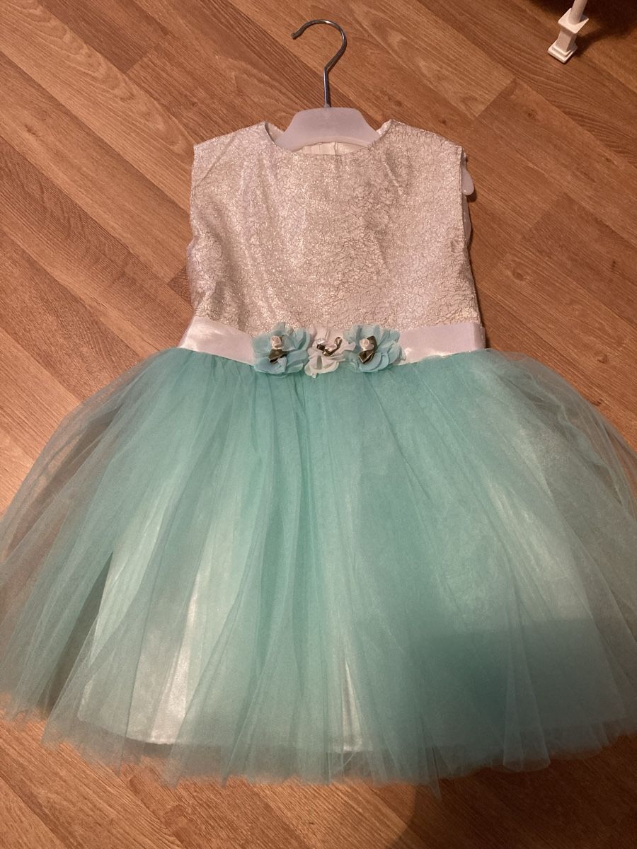 Kleider & Röcke: Kinder Festkleid Gr. 3 Jahre – Gebraucht aus Emmenbrücke von JJ_89