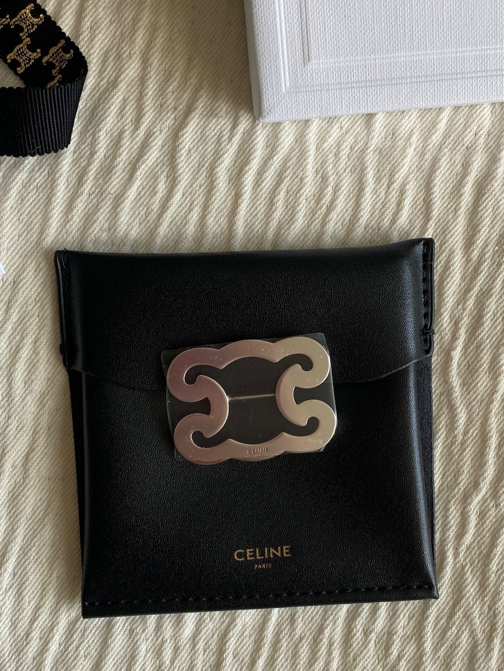 Celine Spille & Fermagli: Celine Triomphe Frame Brooch - New in Box – Nuovo e nell'imballaggio originale da Zürich venduto da AJ_zurich 4