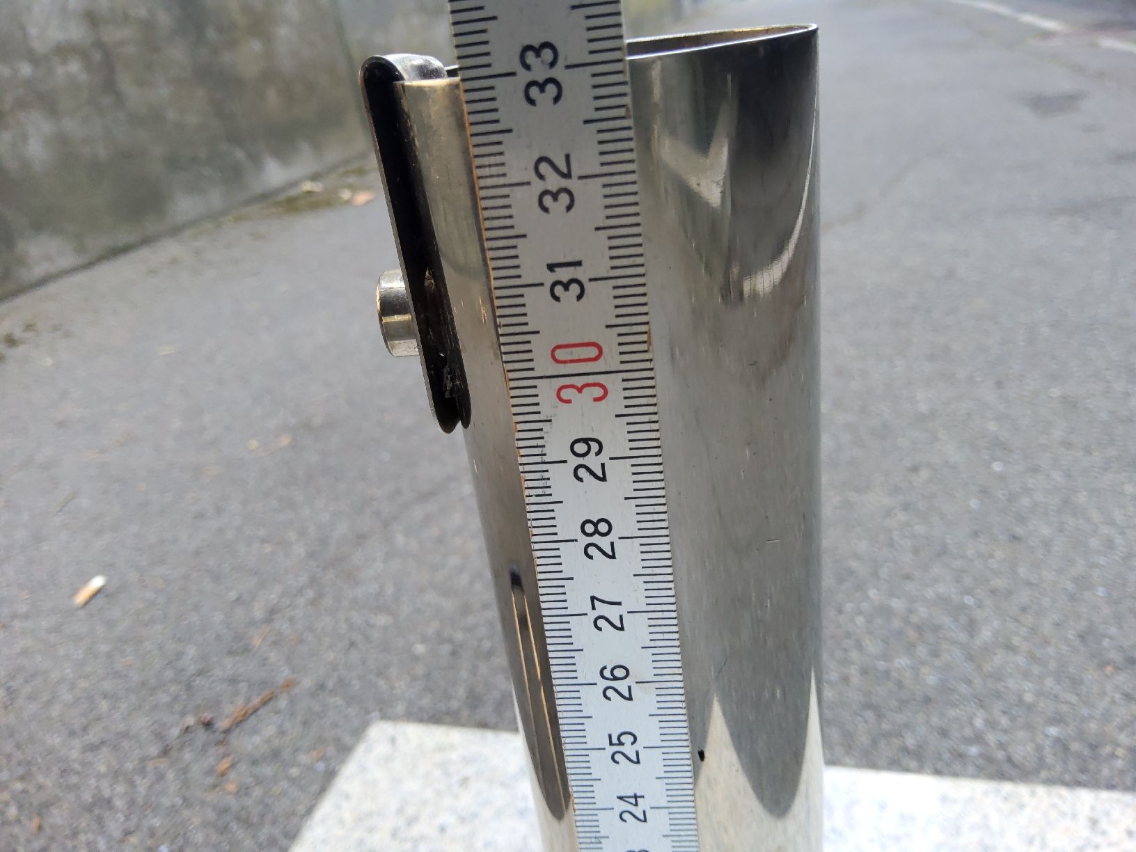 Altro: Granit-Schirmständer 30 kg mit Rollen & Zuggriff – Usato da Winterthur venduto da eob_fw5j 4