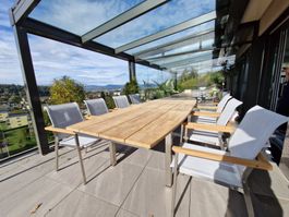 Zebra Essgruppe Teak Tisch 220-300cm & 8 Stapelsessel