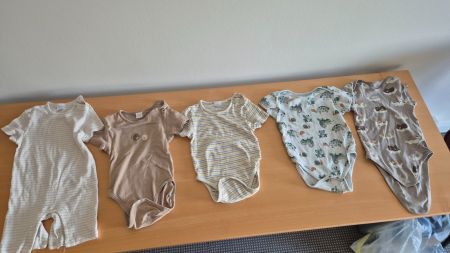 5 bodys m. courtes C&A et SMILE, taille 98
