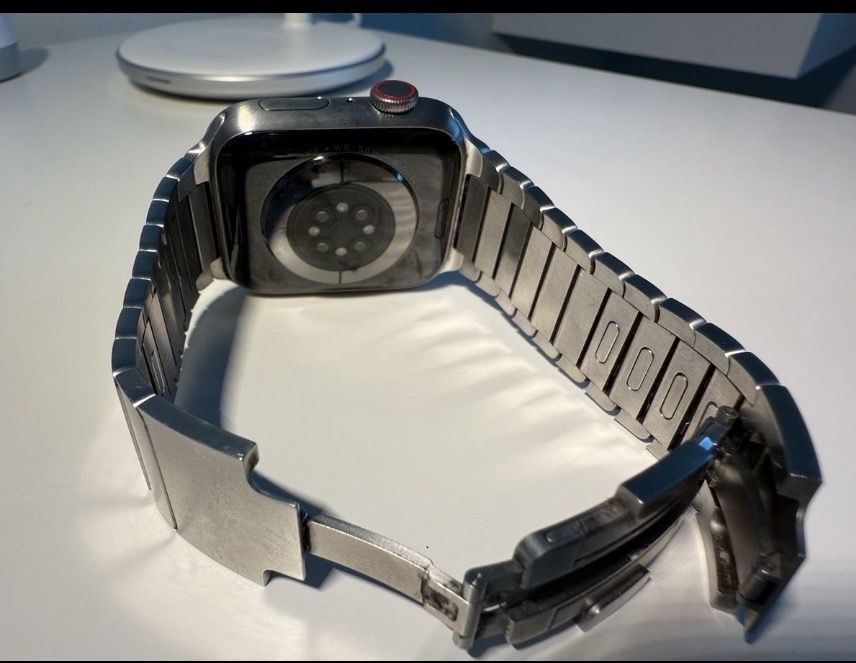 Apple Smartwatch: Apple Watch S6 44mm Titane Cellular 96% – Gebraucht aus YVERDON-LES-BAINS von Lazuli 2