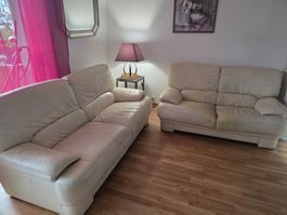 A Vendre 2 Canapé en cuir véritable 2 et 3 places