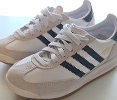 DamenAdidas Turnschuhe weiss Grösse 36 2/3 Neuwertig!