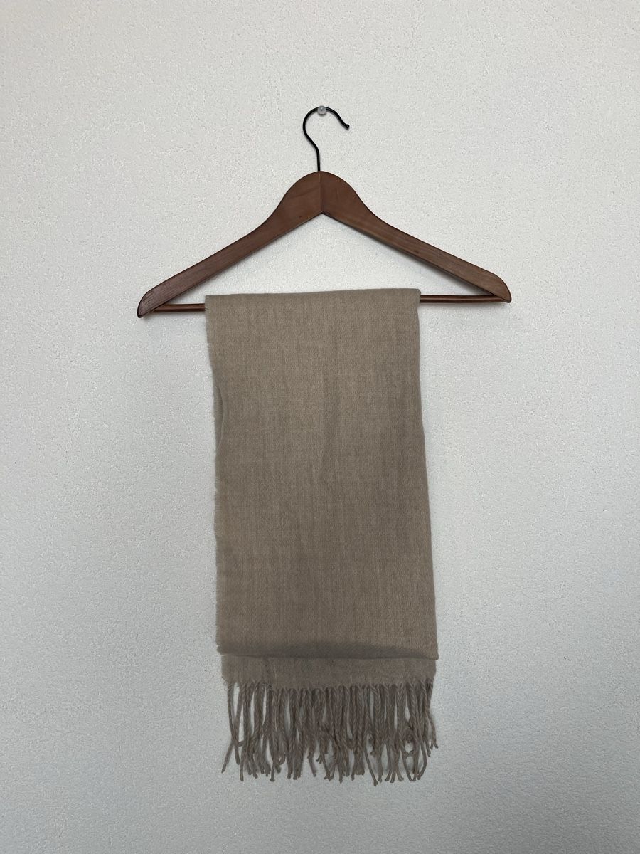 Foulards, Tücher & Schals: Écharpe unisexe beige avec franges bon état – Gebraucht aus St-Légier-Chiésaz von bfa_9dp5