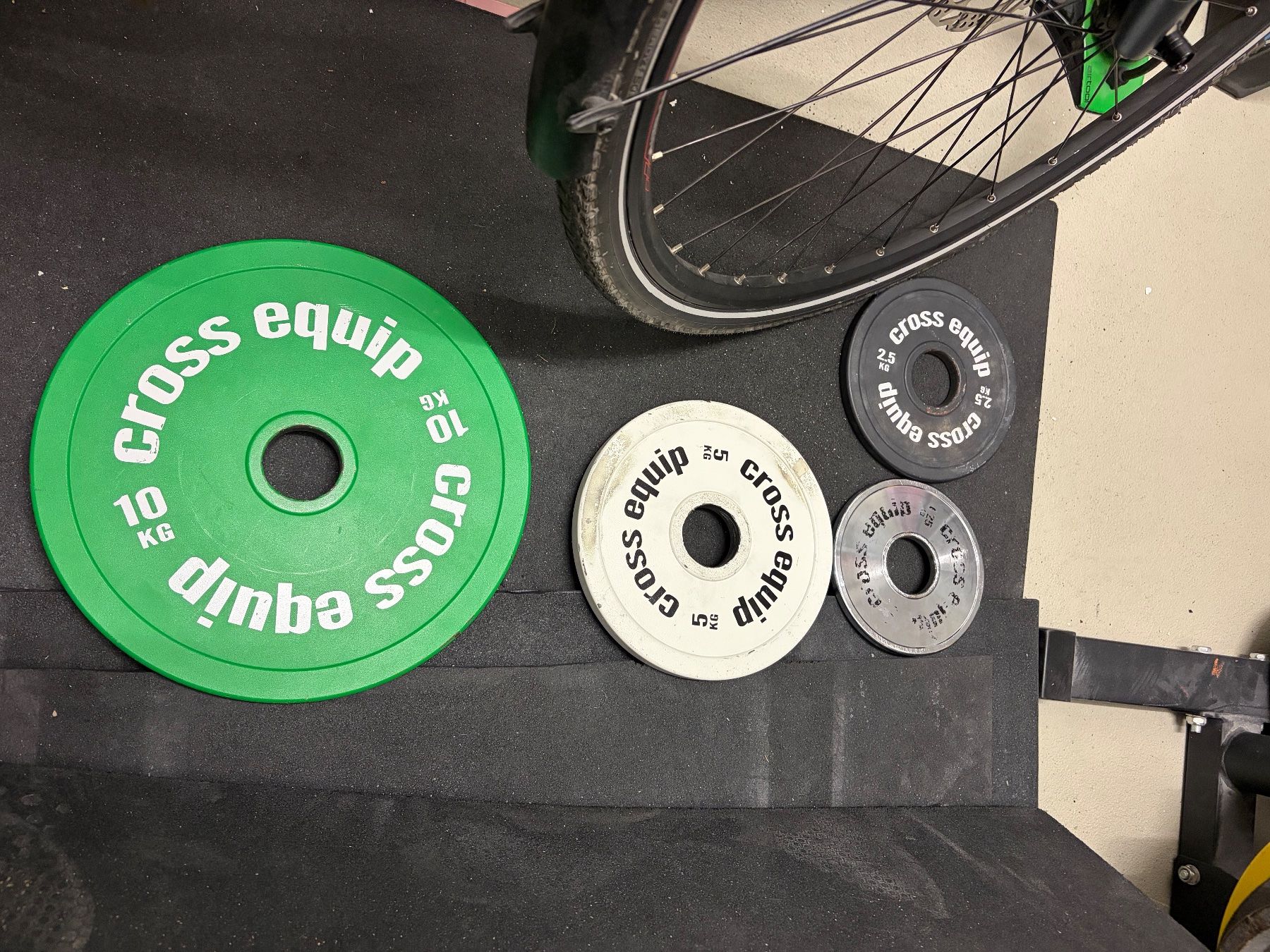 Cross Equip Poids & Haltères: Powerlifting Comp Plates mit Baum – D'occasion à Volketswil par gianluca9_- 3