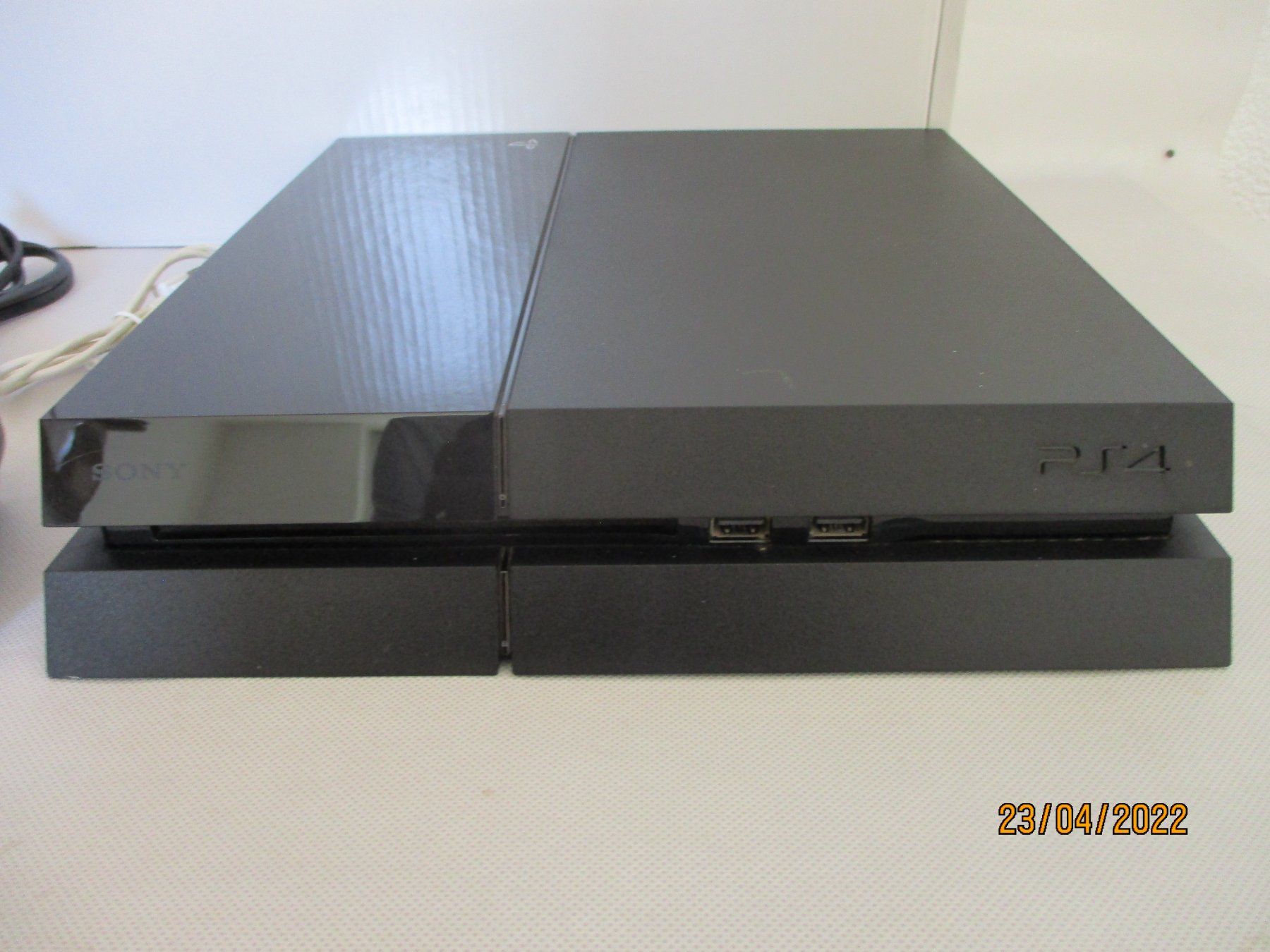 Sony Console: PS4 Konsole mit Zubehör – Usato da Liestal venduto da Disc-Point 1